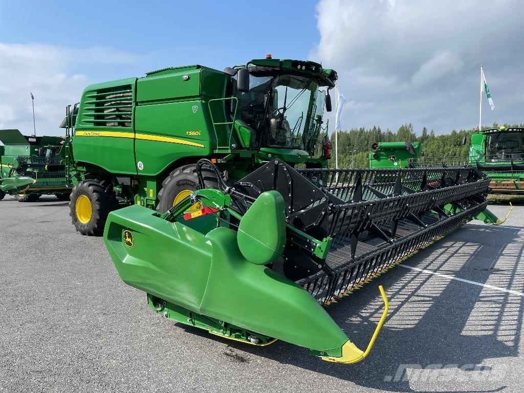 John Deere T 560 i Moissonneuse batteuse