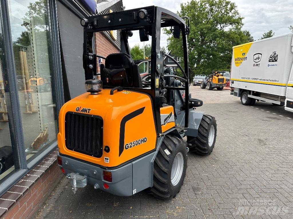 GiANT G2500HD Chargeuse multifonction