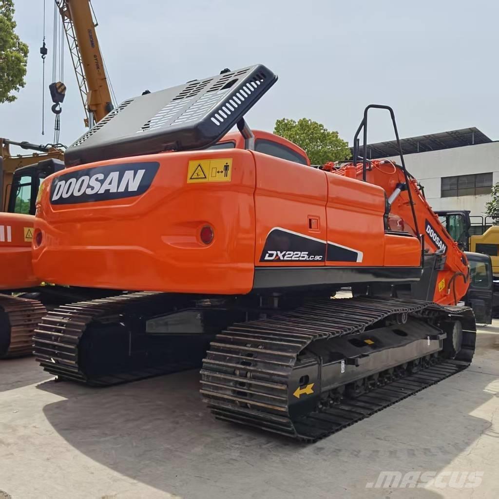 Doosan DX 225 Pelle sur chenilles