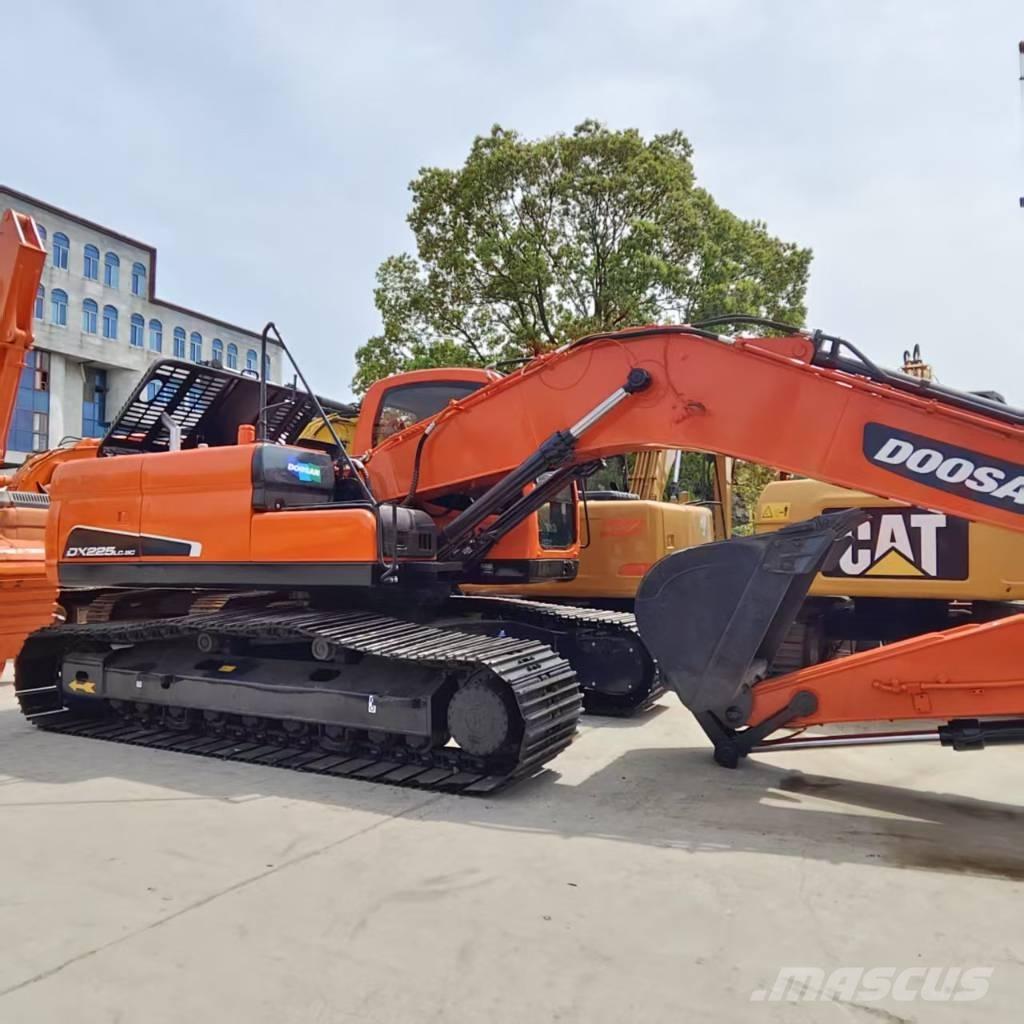 Doosan DX 225 Pelle sur chenilles