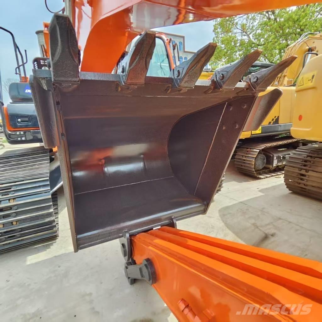 Doosan DX 225 Pelle sur chenilles