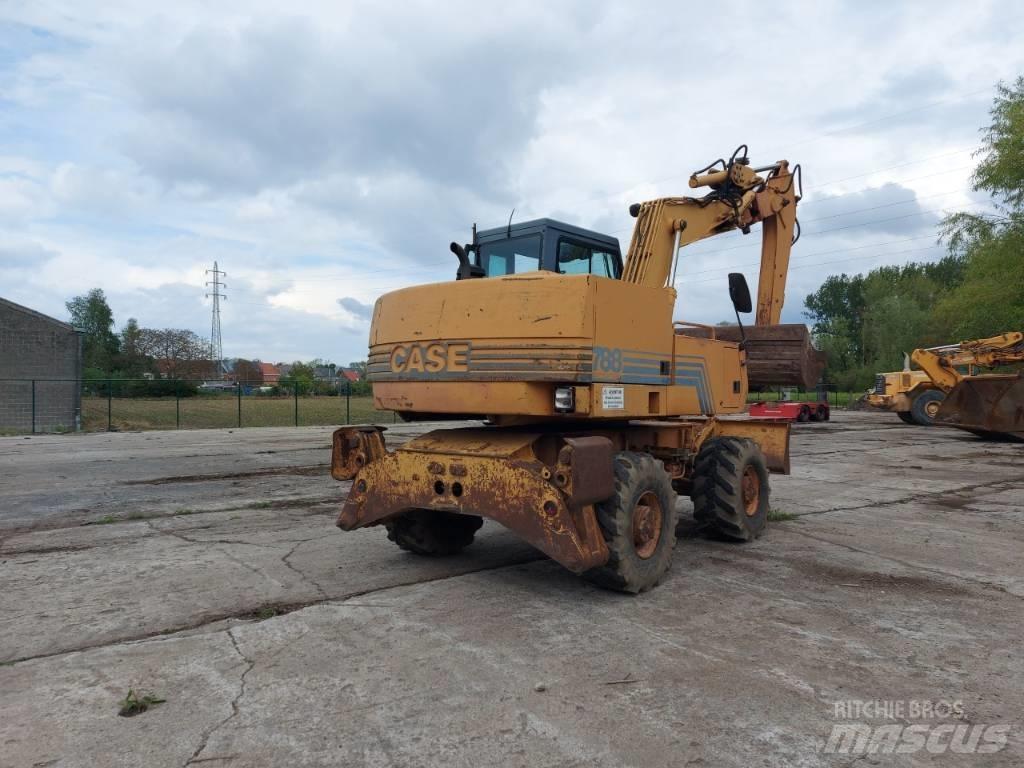 CASE 788 Pelle sur pneus