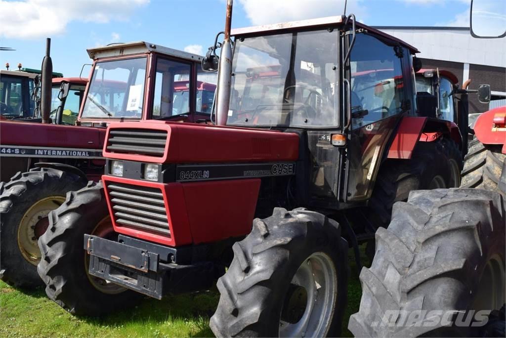 Case IH 844 XLN Tracteur
