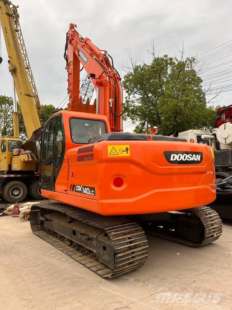 Doosan DX 140 LC Pelle sur chenilles