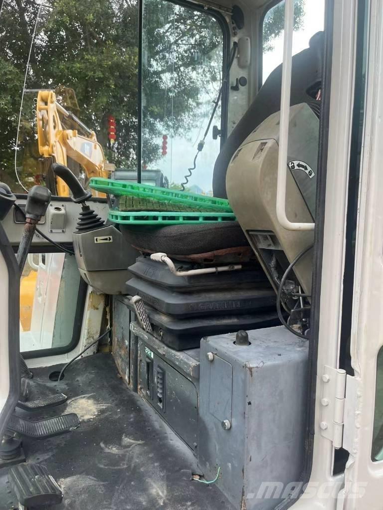 Takeuchi TB 160C Pelle sur chenilles