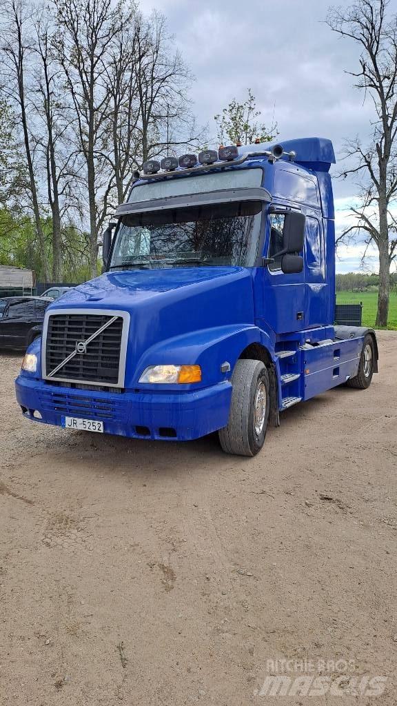 Volvo NH 12 Tracteur routier