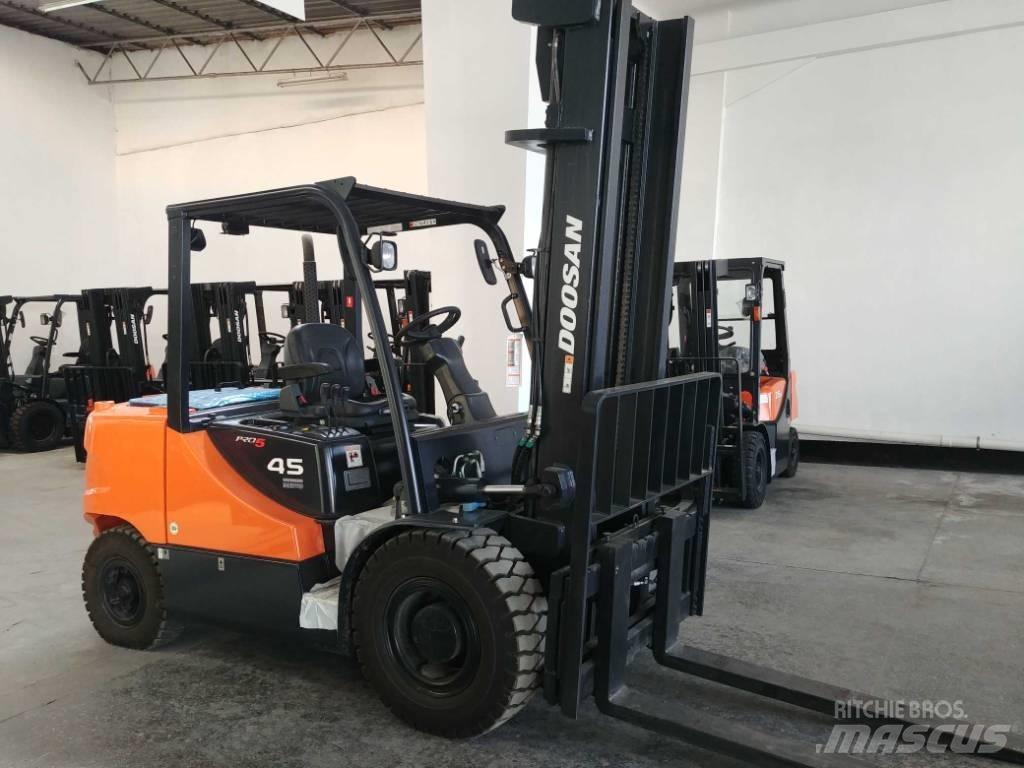 Doosan D45 SC-5 Chariots diesel