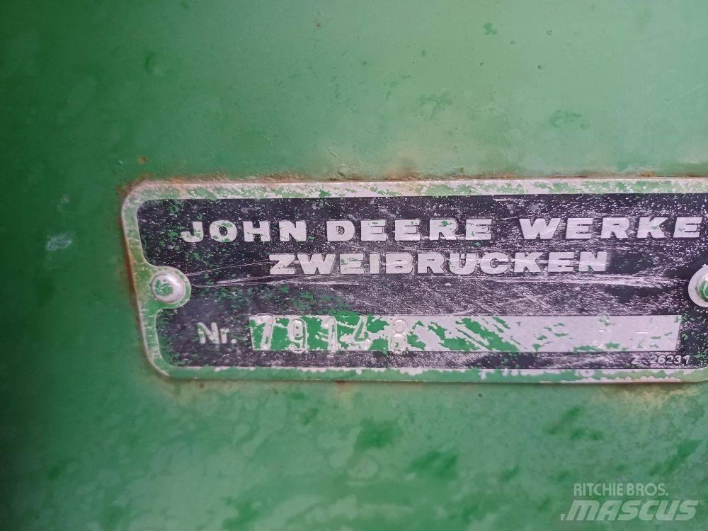 John Deere 1000 Déchaumeur, cultivateur