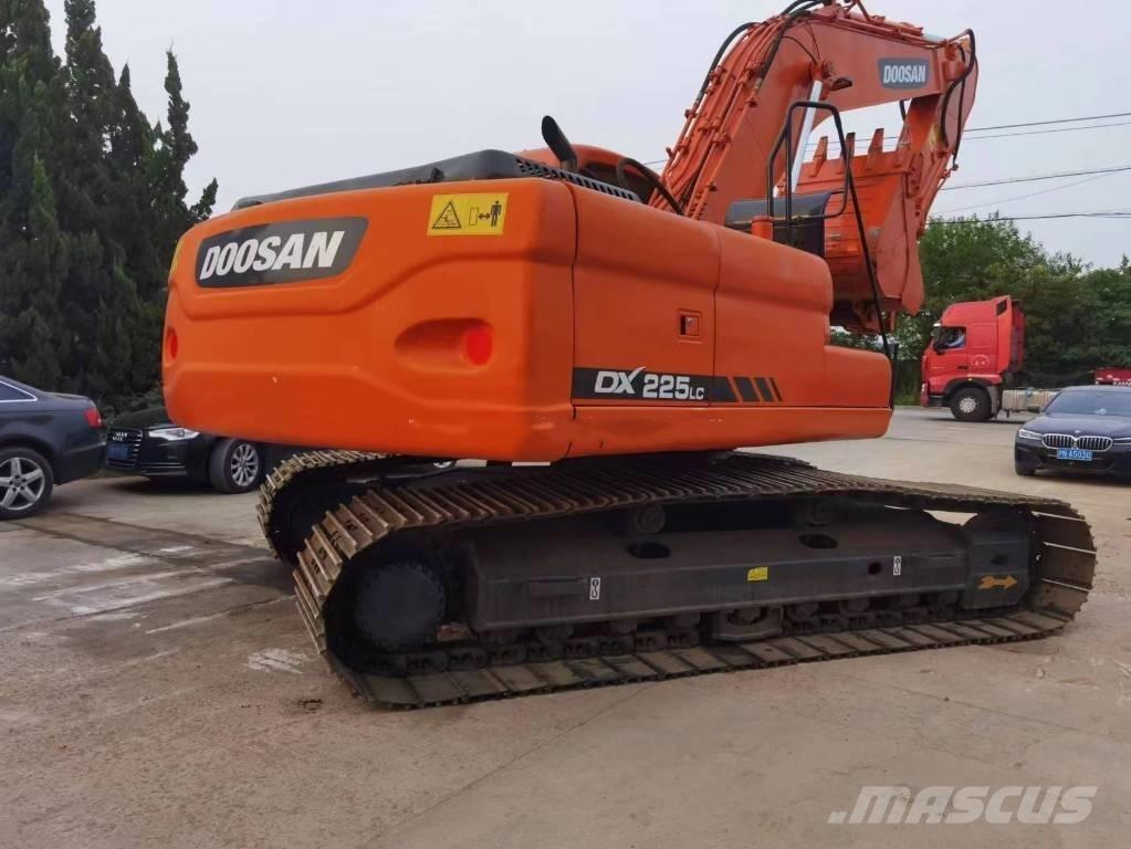 Doosan DX 225 Pelle sur chenilles