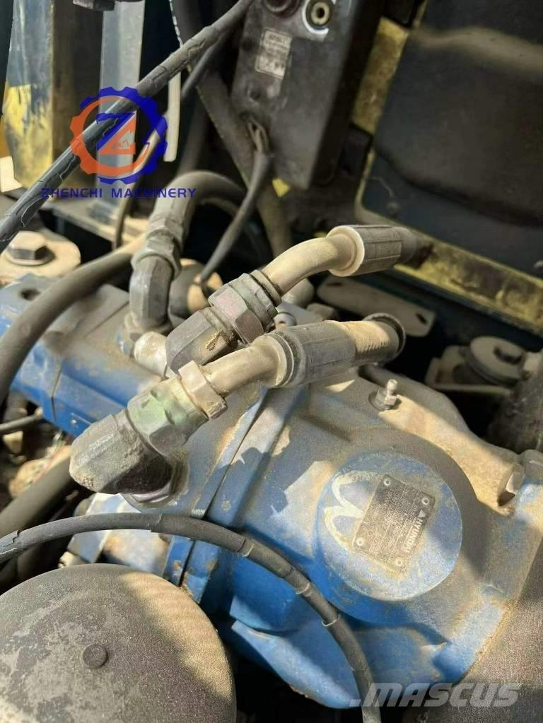 Hyundai 60 W Pelle sur pneus