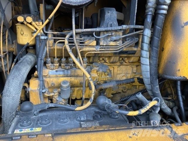 Komatsu GD 405 A-2 Niveleuse