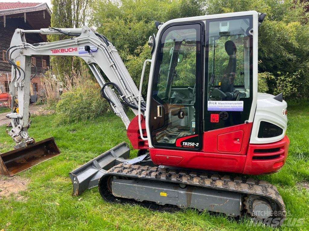 Takeuchi TB250-2 Mini pelle < 7t
