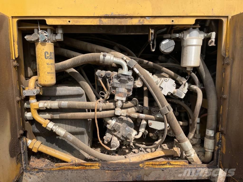 CAT AP555F Finisseur