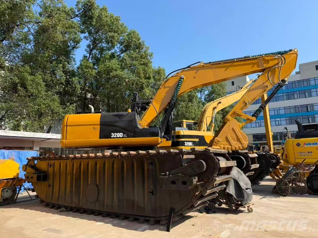CAT 320 D2 Pelles amphibies