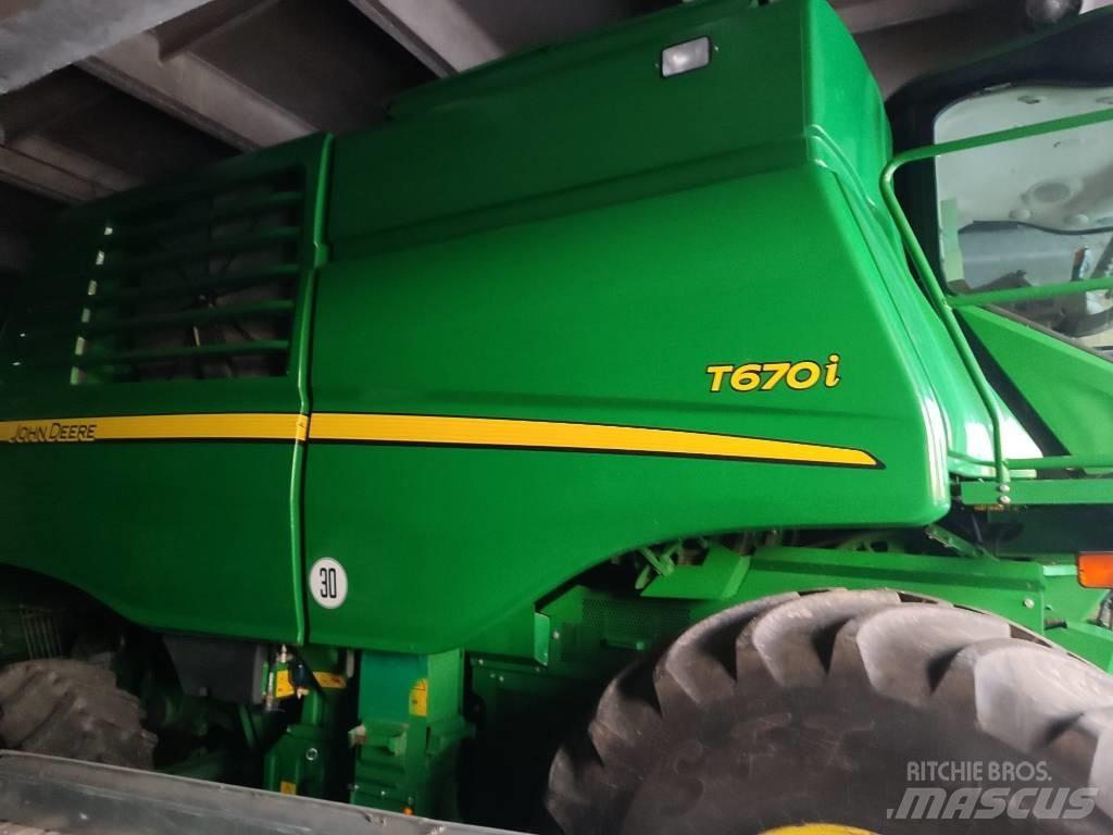 John Deere T 670 i Moissonneuse batteuse