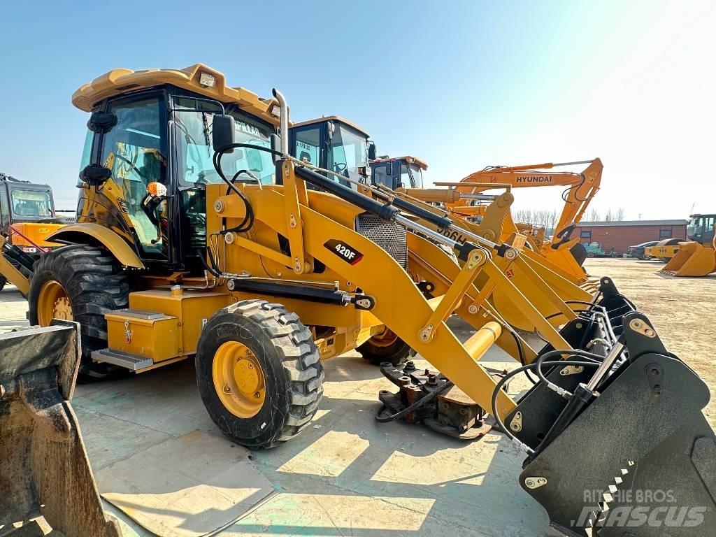 CAT 420F Chargeuse sur pneus