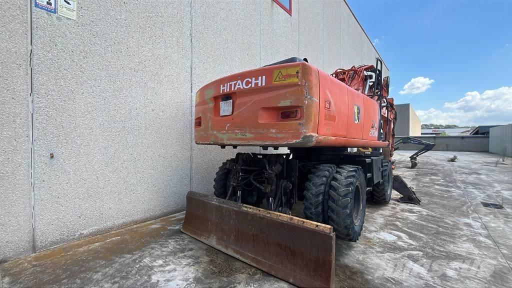 Hitachi ZX 210 W Pelle sur pneus