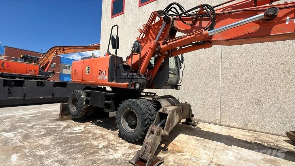 Hitachi ZX 210 W Pelle sur pneus