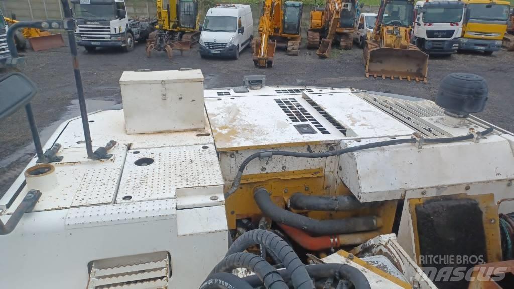 CAT 328 D L Pelle sur chenilles