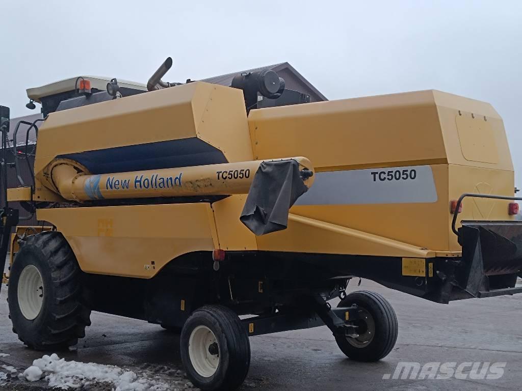 New Holland TC 5050 Moissonneuse batteuse