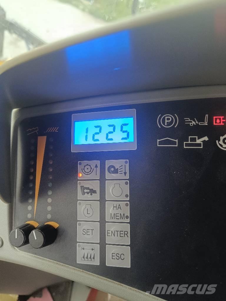 New Holland TC 5050 Moissonneuse batteuse