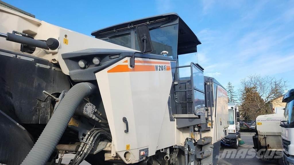 Wirtgen W210 FI Hélicoptère pour béton