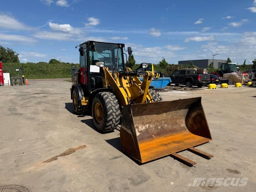 CAT 906M Chargeuse sur pneus