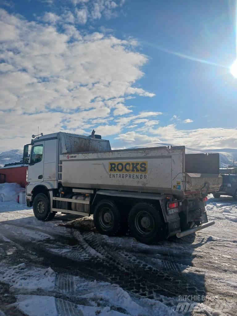 Mercedes-Benz 26.58k Camion benne