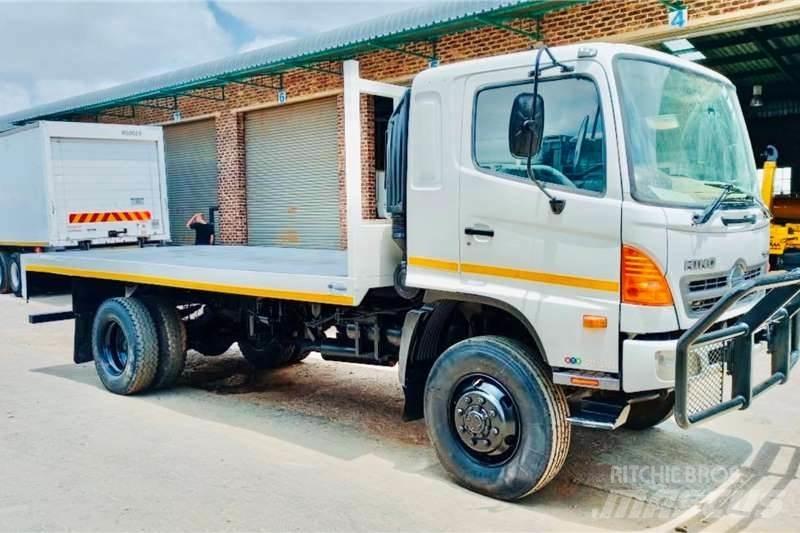 Hino 500 1322 4x4 Autre camion