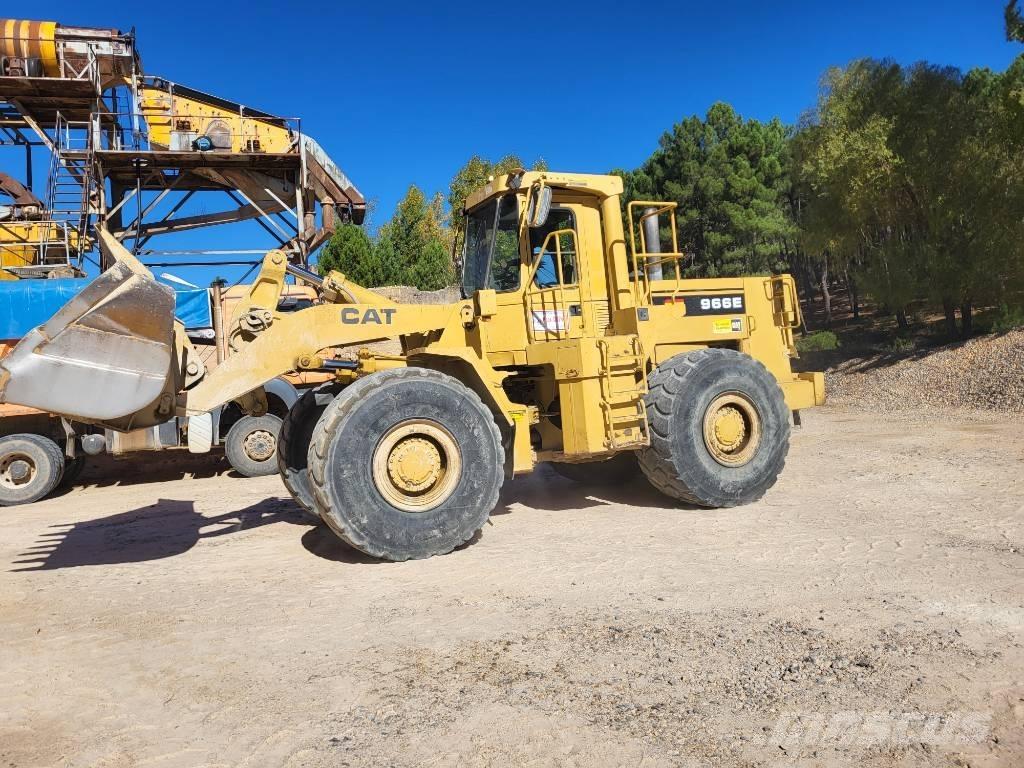 CAT 966E Chargeuse sur pneus