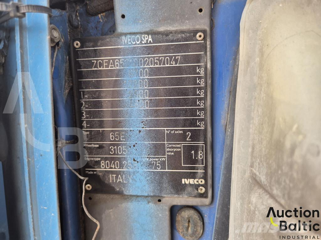 Iveco 65E10 Camion à rideaux coulissants (PLSC)