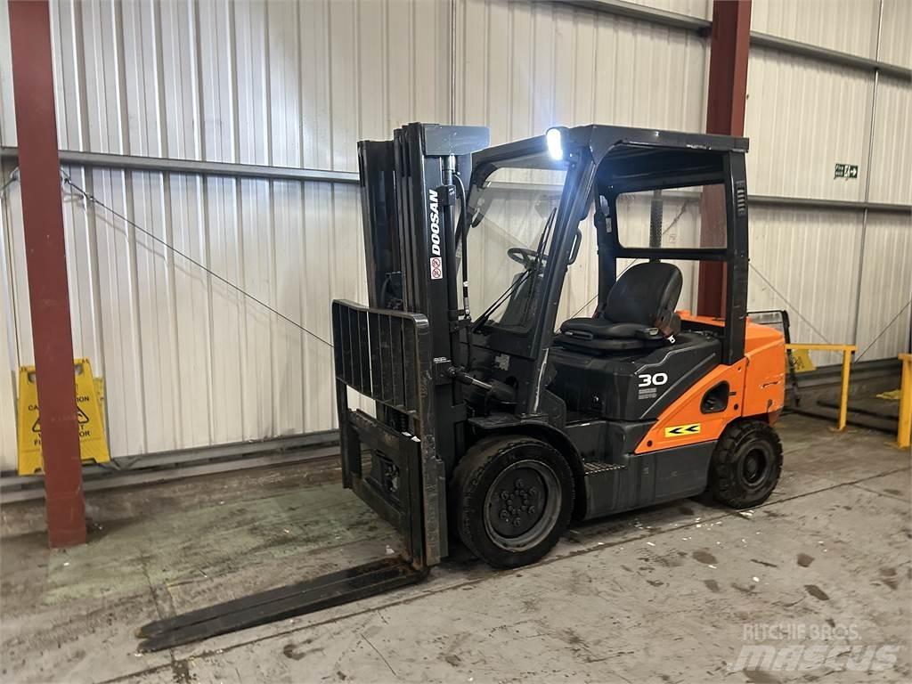 Doosan D30S-5 Chariots diesel