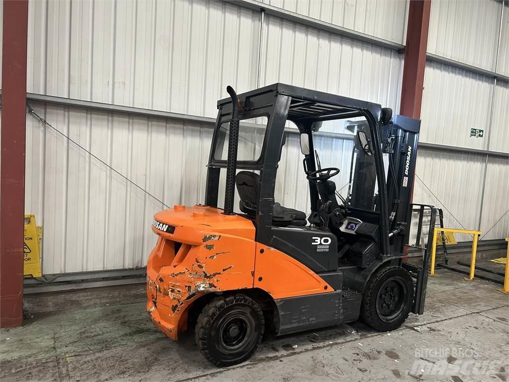 Doosan D30S-5 Chariots diesel