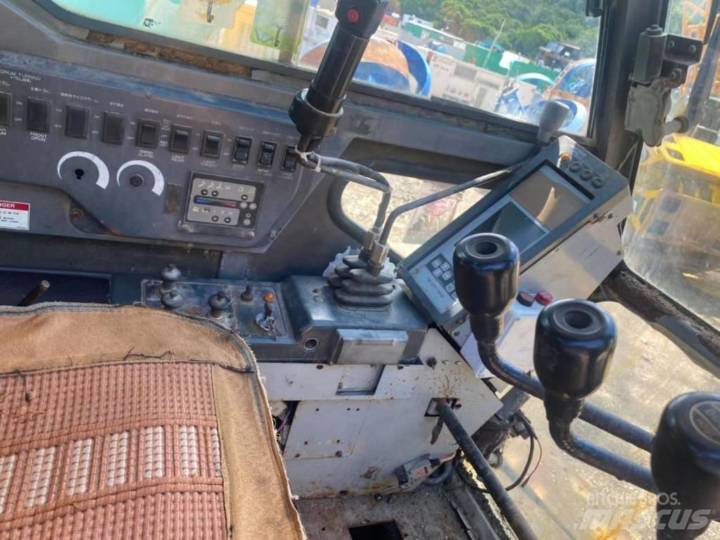 Kobelco CKE 2500 Grue sur chenilles