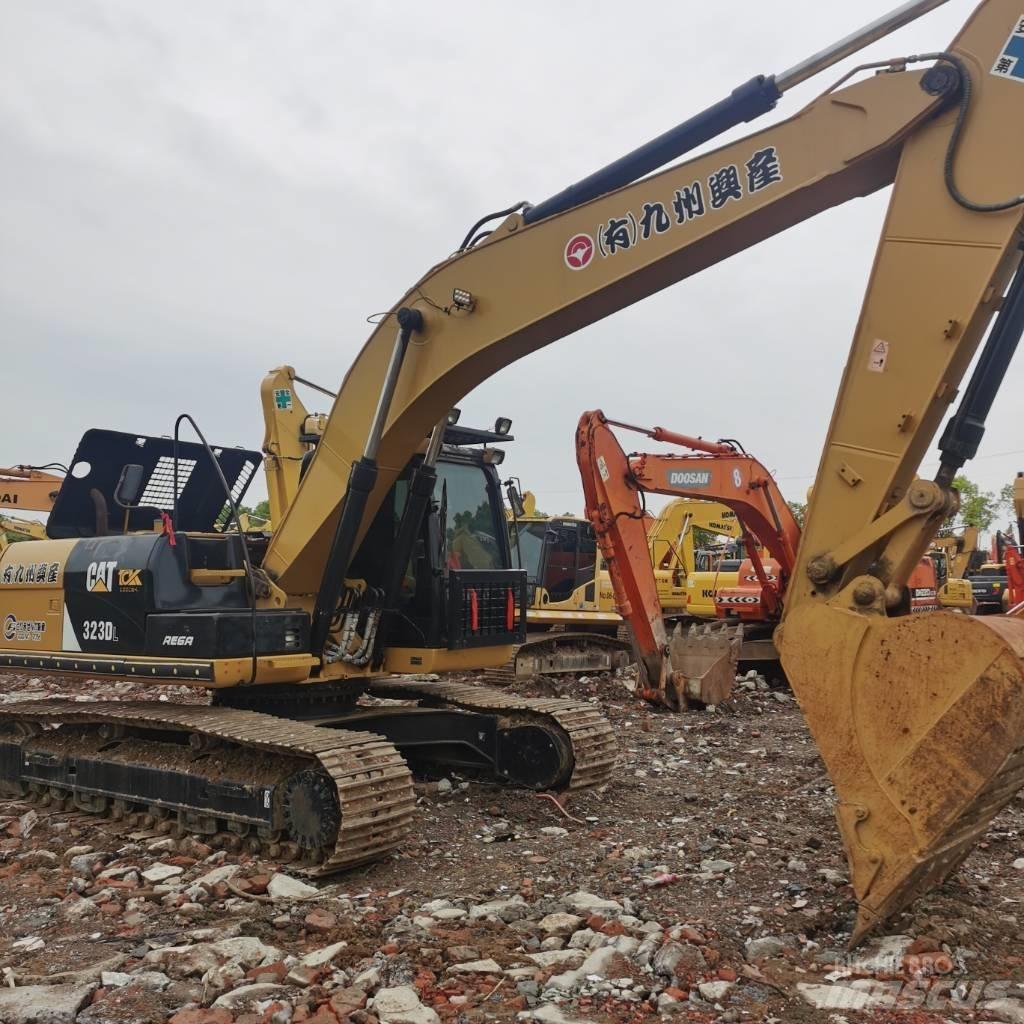 CAT 323DL Pelle sur chenilles