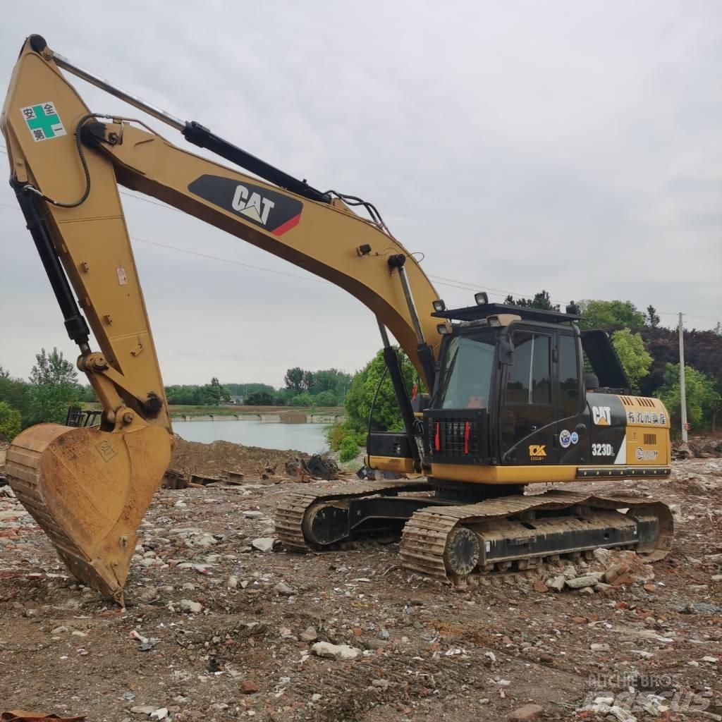 CAT 323DL Pelle sur chenilles