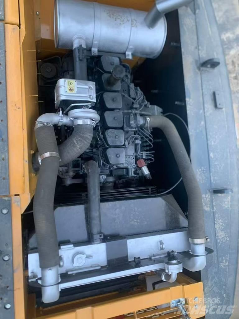 Hyundai R220LC-9S Pelle sur chenilles