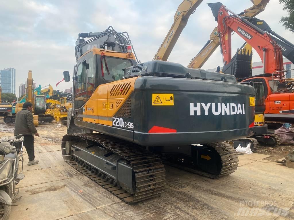 Hyundai R220LC-9S Pelle sur chenilles