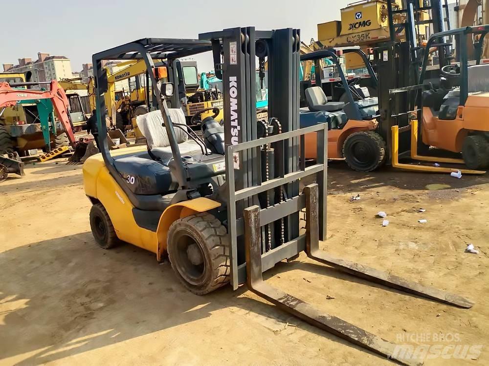 Komatsu FD 30 T-16 Chariots diesel