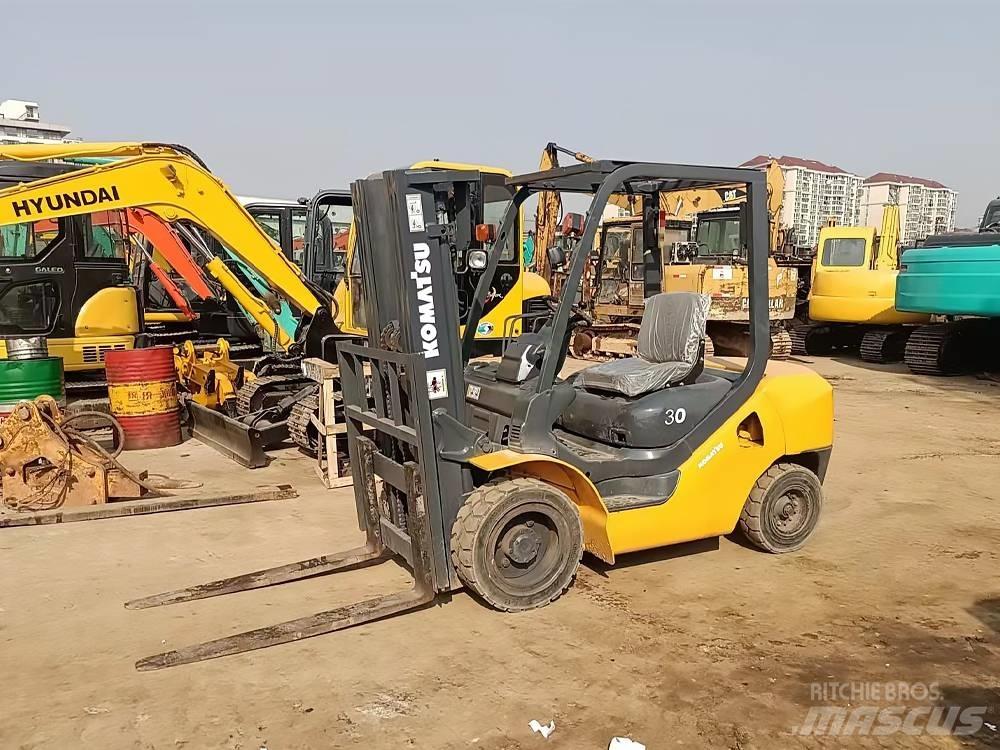 Komatsu FD 30 T-16 Chariots diesel