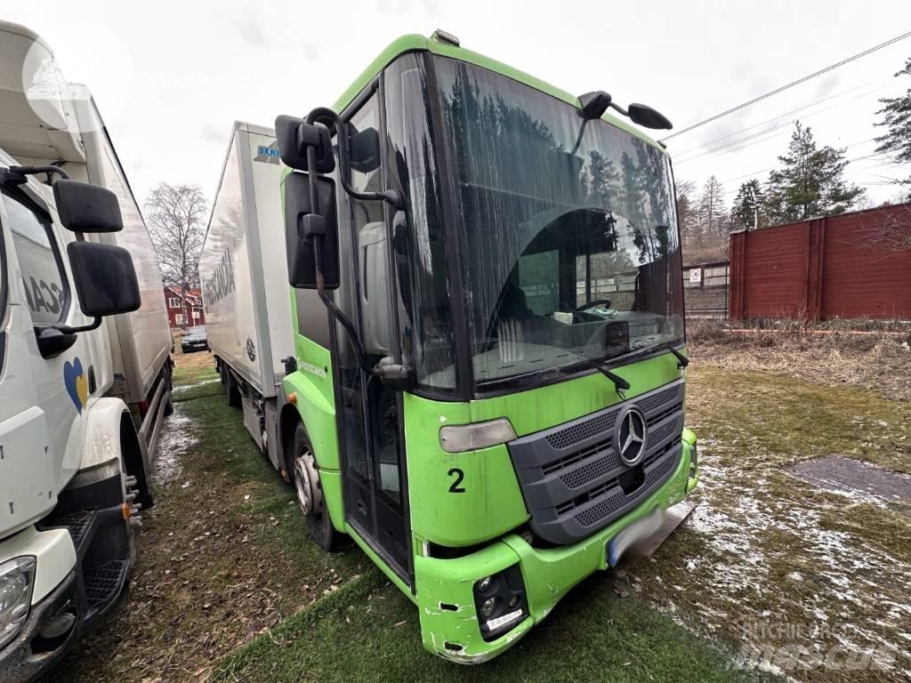 Mercedes-Benz Econic Camion Fourgon
