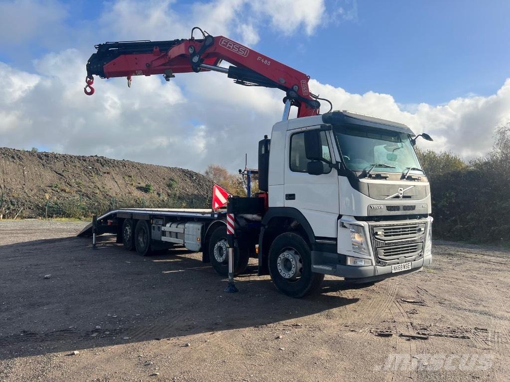 Volvo FM 450 Camion plateau ridelle avec grue