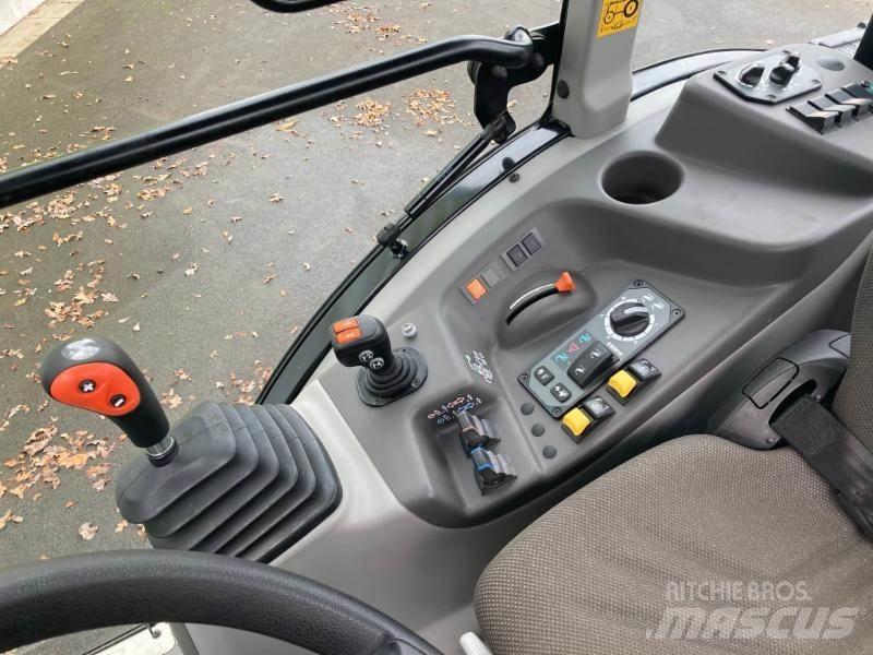CLAAS NEXOS 240 M Tracteur