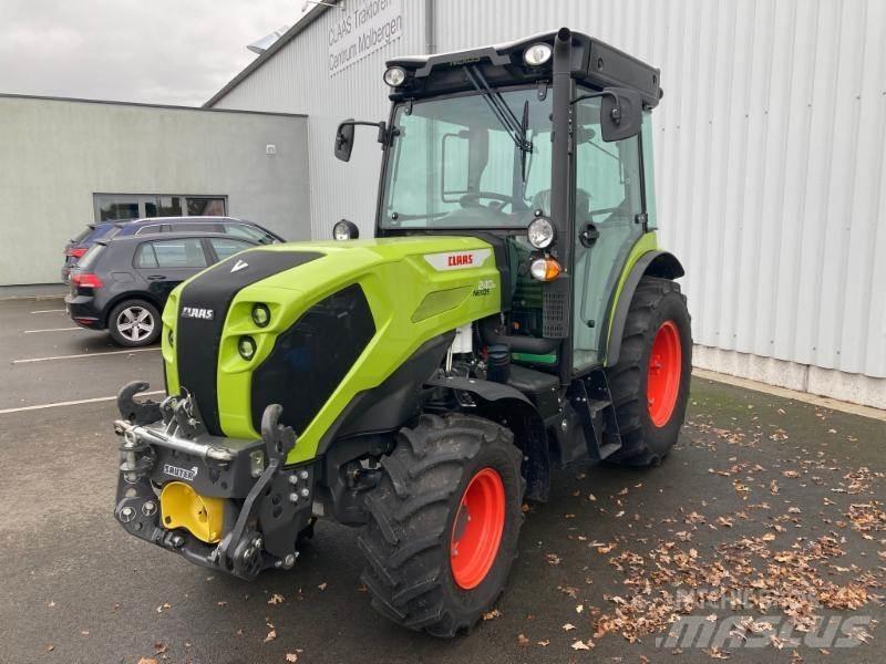 CLAAS NEXOS 240 M Tracteur