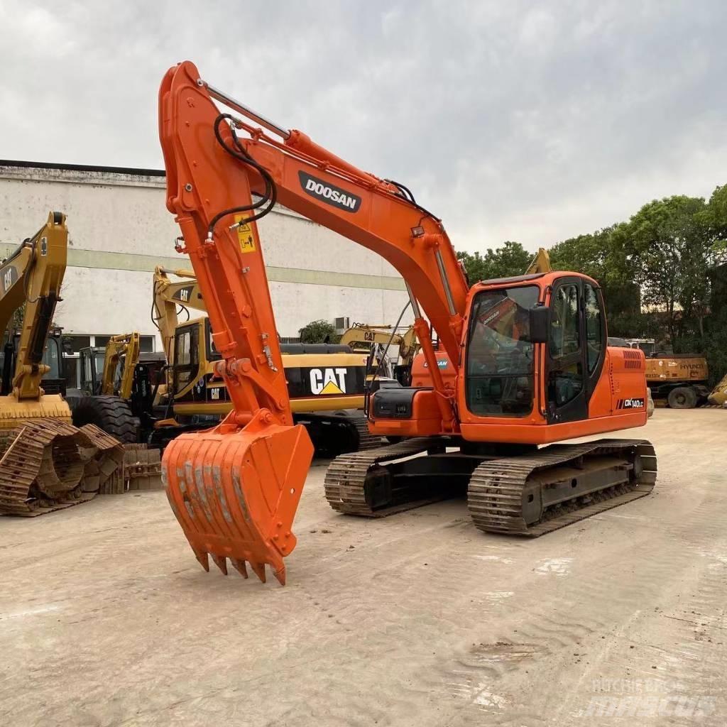 Doosan DX 140 LC Pelle sur chenilles