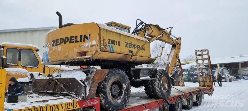 CAT Zeppelin ZM 19 Pelle sur pneus