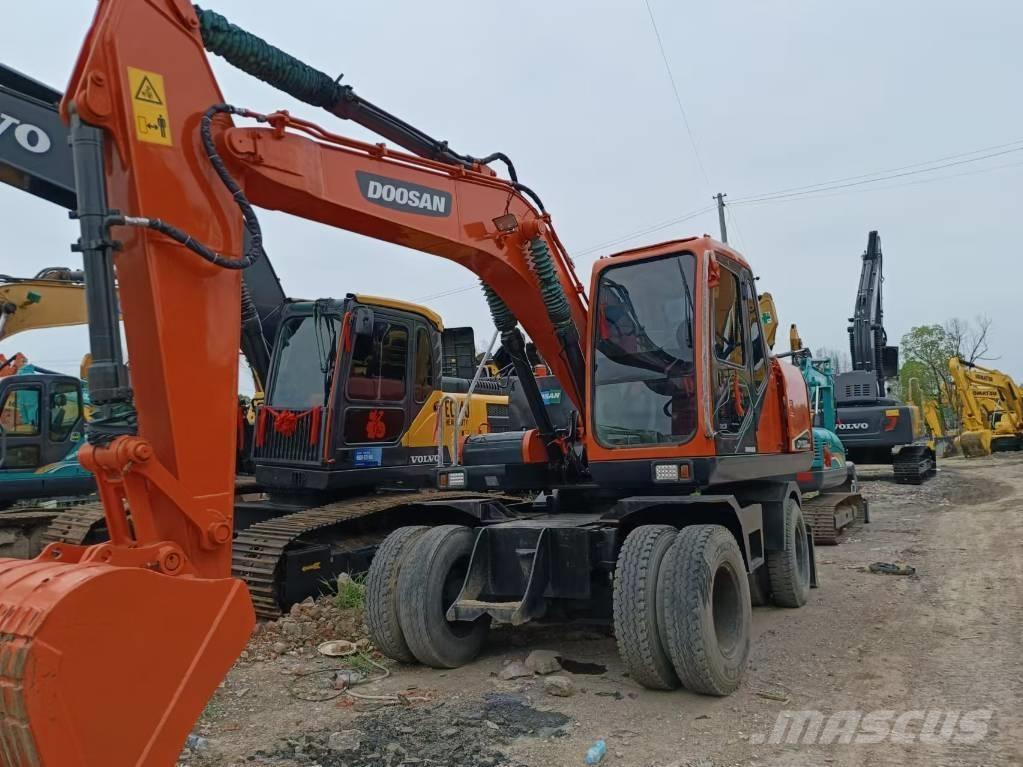 Doosan 150 W-7 Pelle sur pneus