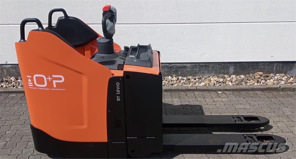 Toyota LPE 250 Gerbeur accompagnant