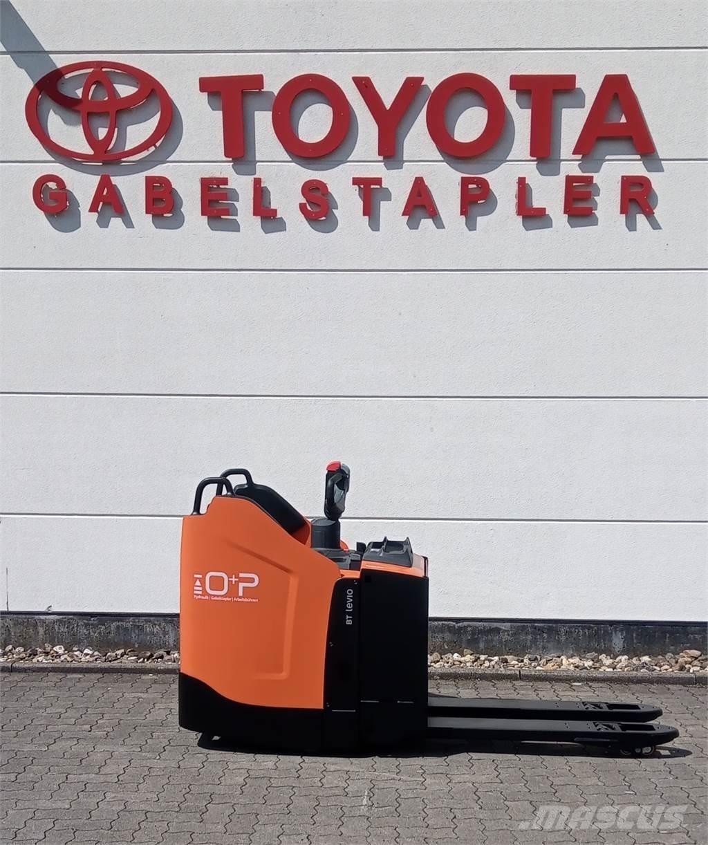 Toyota LPE 250 Gerbeur accompagnant
