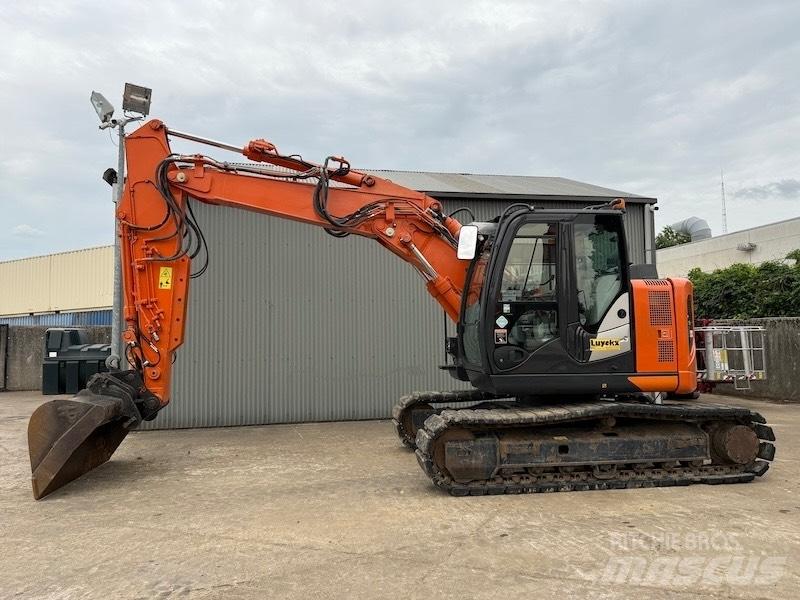 Hitachi ZX 135 US-6 Pelle sur chenilles